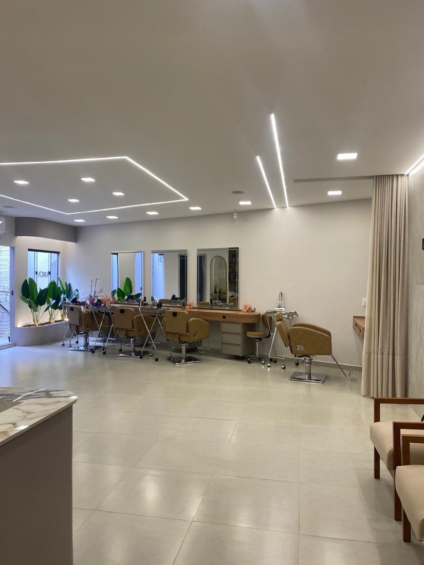 Interior do espaço AC Beauty em Três Rios